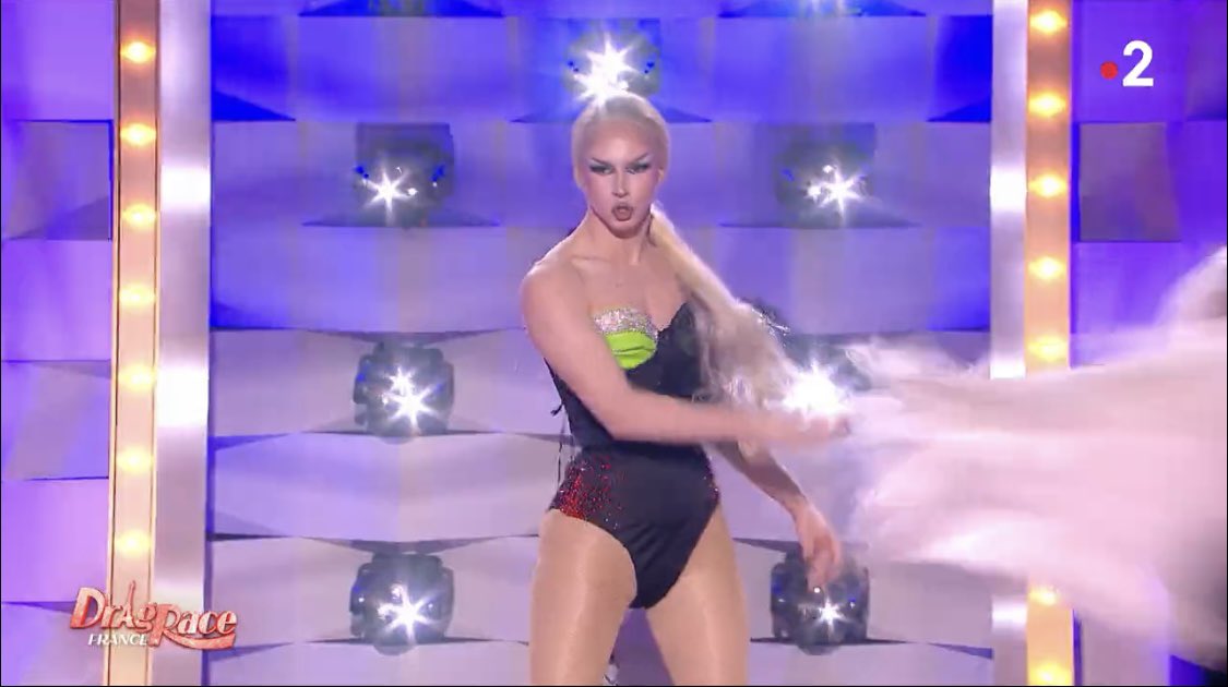 Potomitan8's tweet photo. Marta Ramos 2002 / Misty Phoenix 2024 🤝🥰🥰 #DragRaceFrance https://t.co/3wH20FtsRC