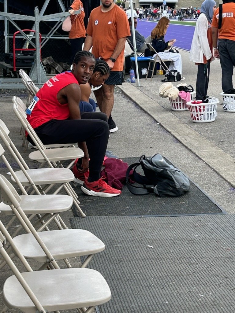 Congrats to the Streak from the Creek, Dennis Iriowen wins the Novice Boys 100m run while breaking an over 40 year old OFSAA record in a time of 10.77 seconds!!!! <a href="/SCDSB_Schools/">Simcoe County District School Board</a> 
<a href="/sportsscaa/">SCAA</a> <a href="/BCSSnews/">BCSSnews</a> <a href="/BCSS_TV/">BCSS Announcements</a>
<a href="/jeremy_oxley/">Jeremy Oxley</a> <a href="/CTVBarrieNews/">CTV News Barrie</a>