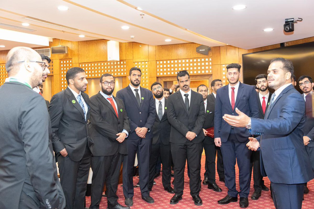 KAPLibrary's tweet photo. استقبل فرع مكتبة الملك  عبدالعزيز العامة في جامعة بكين مجموعة من طلاب جامعة الملك فهد للبترول والمعادن، اطلعوا خلالها على خدمات الفرع وزيارة المعرض الدائم للخط العربي، كما أقيمت جلسة حوارية ودية مع الطلاب الصينيين استعرضت خلالها تجاربهم العلمية. 
تأتي هذه الزيارة في إطار تعزيز التعاون الثقافي والتعليمي بين البلدين الصديقين.