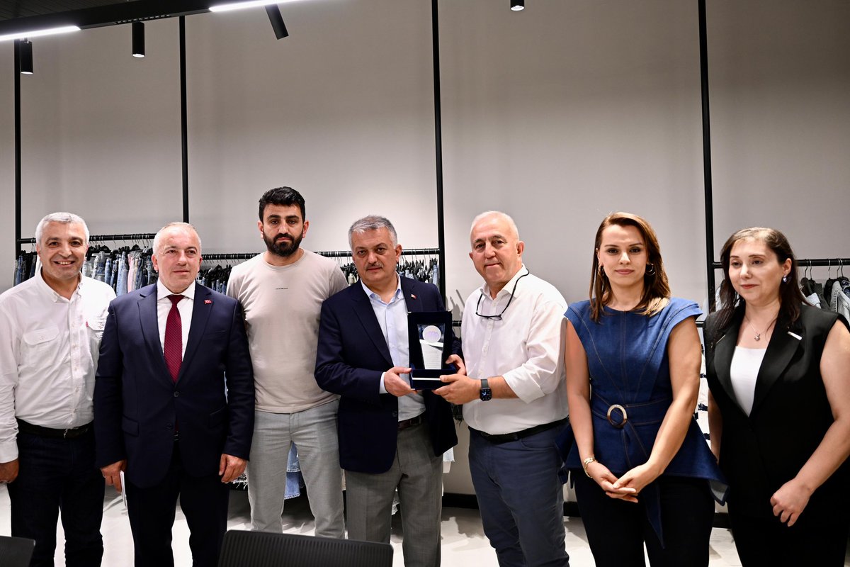 NMETULLAHTAS1's tweet photo. Babacanteks, Ilsan Tekstil ve Baykan Denim Konfeksiyon'nun Çevreci üretime katkı sunmaları @trcevreetiketi kapsamında Valimiz @ersinyazici1 firmalarımıza teşekkür ziyareti düzenlemiş ve plaket vermiştir.
#HepimizinBirDünyasıVar #EmineErdogan #csbgovtr #TCMaltyaV #CengizBASER https://t.co/58ixLQd3h8