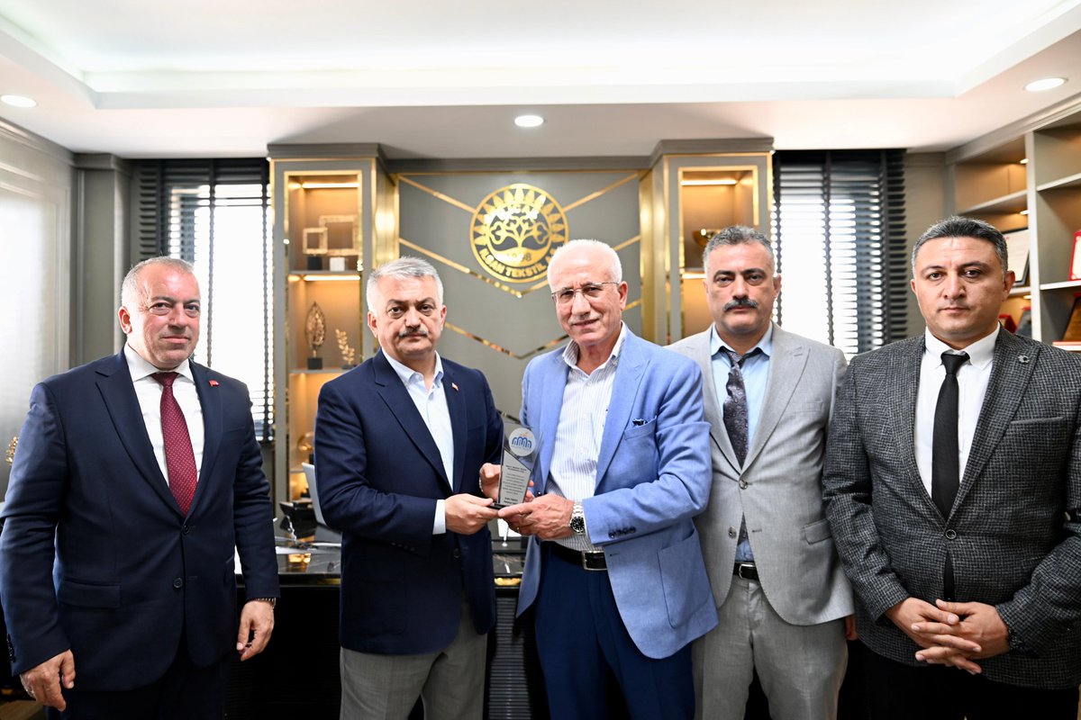 NMETULLAHTAS1's tweet photo. Babacanteks, Ilsan Tekstil ve Baykan Denim Konfeksiyon'nun Çevreci üretime katkı sunmaları @trcevreetiketi kapsamında Valimiz @ersinyazici1 firmalarımıza teşekkür ziyareti düzenlemiş ve plaket vermiştir.
#HepimizinBirDünyasıVar #EmineErdogan #csbgovtr #TCMaltyaV #CengizBASER https://t.co/58ixLQd3h8