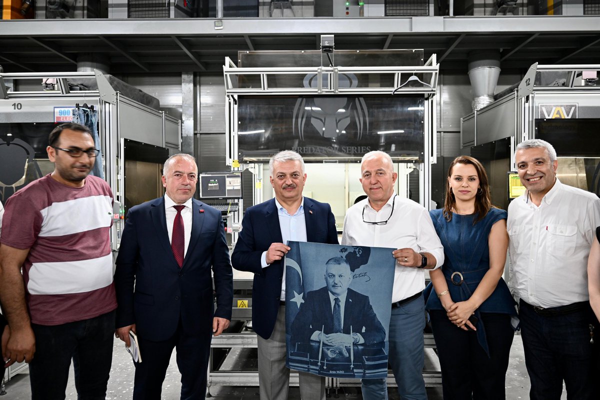 NMETULLAHTAS1's tweet photo. Babacanteks, Ilsan Tekstil ve Baykan Denim Konfeksiyon'nun Çevreci üretime katkı sunmaları @trcevreetiketi kapsamında Valimiz @ersinyazici1 firmalarımıza teşekkür ziyareti düzenlemiş ve plaket vermiştir.
#HepimizinBirDünyasıVar #EmineErdogan #csbgovtr #TCMaltyaV #CengizBASER https://t.co/58ixLQd3h8