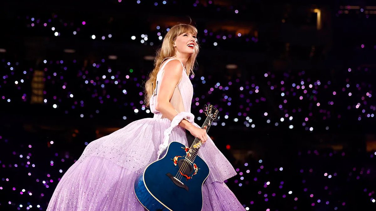 taylorargen's tweet photo. 🚨 “Eras Tour” de Taylor Swift se convierte en el show más taquillero en la historia de la música con una recaudación estimada de más de 2 MIL MILLONES DE DÓLARES y 11 millones de entradas vendidas en el mundo. 
Tambien la pelicula es el TOUR más taquillero en la historia en cine https://t.co/NqV68F5pxG