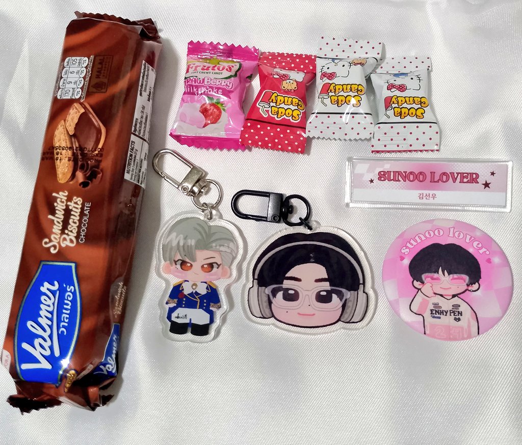 sunoojayy's tweet photo. — happy mailミ★

𝜗𝜚 Hi ate Andi, keyrings &amp; gift set arrived safely !!! AAAAA vv cutieee 🥹🤏🏻 thank uuu sm ate for these cutiess &amp; candies!! another cutie added to my coll 🤗💘 

( 🎧 ) @mincloudz | #cloudzty #cloudzthx  ! 🪄 https://t.co/V15Mppsk2M