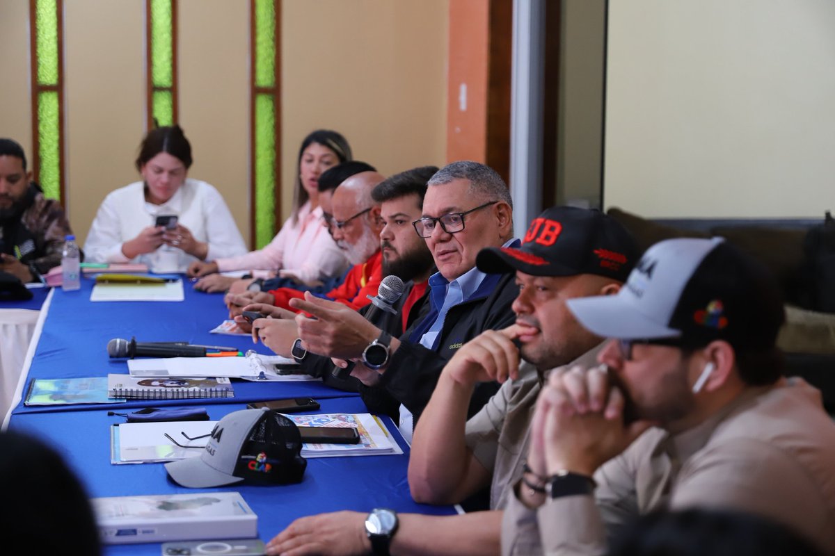 PartidoPSUV's tweet photo. Aceleran las atenciones en Monagas a través del 1×10 del Buen Gobierno 
https://t.co/37rsdYca85
#VamosPaLanteVenezuela https://t.co/xLZKHpatOZ