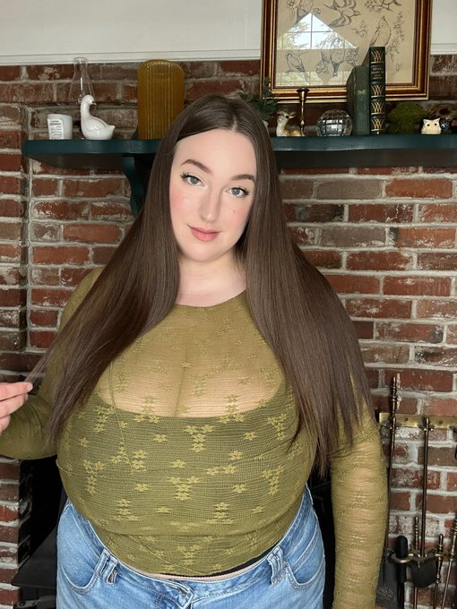 guess I really like wearing green lately🌿 https://t.co/tBkQ1sreM7