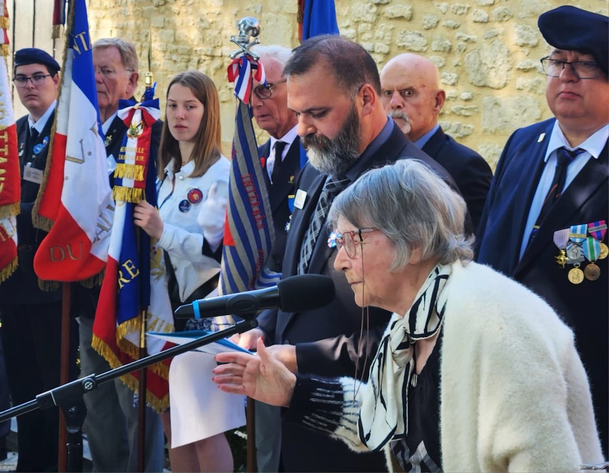 AmbCanFrance's tweet photo. À la cérémonie @CBFFCCB à l'#AbbayedArdenne, nous rendons hommage aux 156 prisonniers de guerre canadiens exécutés après le #JourJ par la 12e division SS Panzer (la Jeunesse hitlérienne). Leur mémoire est honorée aujourd'hui. 🙏🏼🇨🇦 #JOURJ80 https://t.co/LNj278JIsx