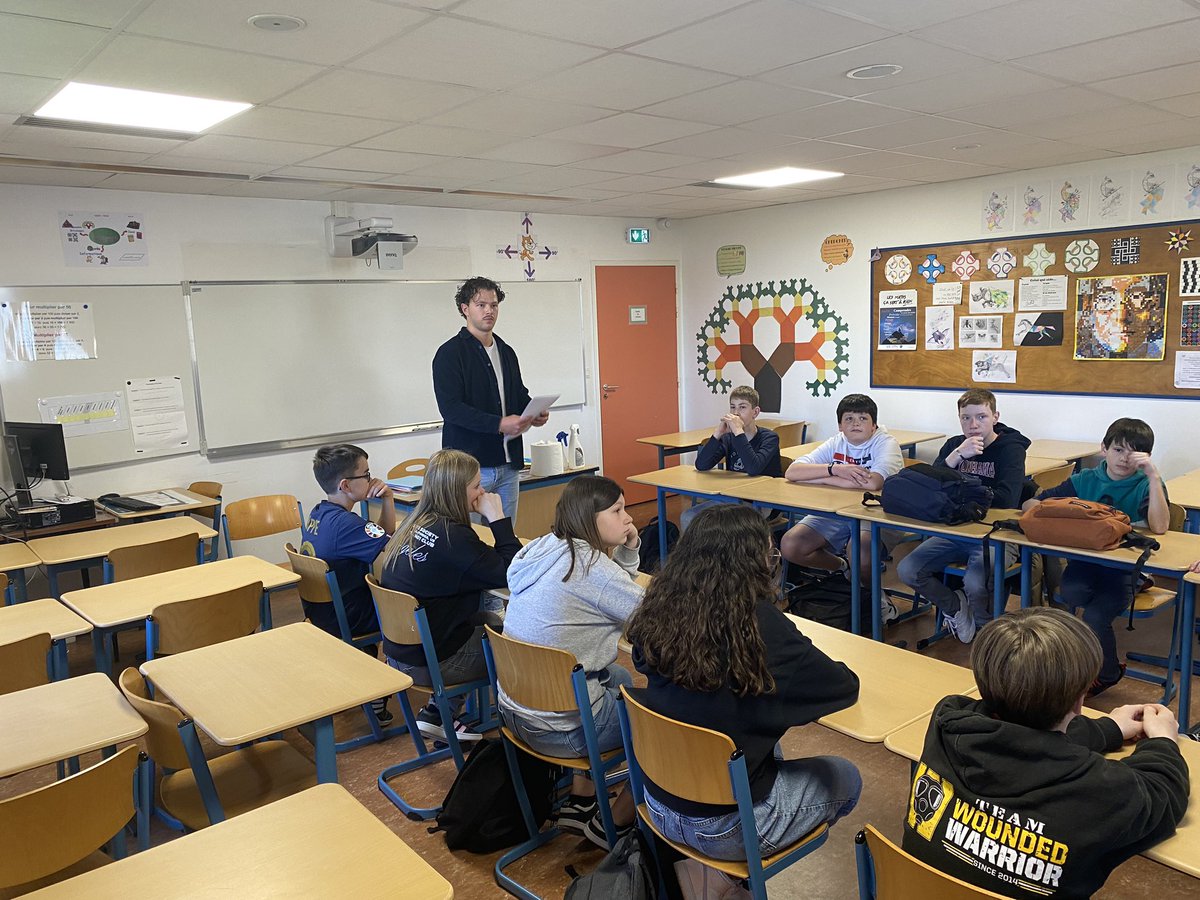 ClgFerry's tweet photo. Intervention https://t.co/Ktd4HSp7iS
Former les eleves à la #negociation
Et la lutte vontre le #harcèlement @acrennes 
Bravo aux élèves du collège #julesferry pour leur engagement 
#quimperlé https://t.co/RTdcKYKFoo