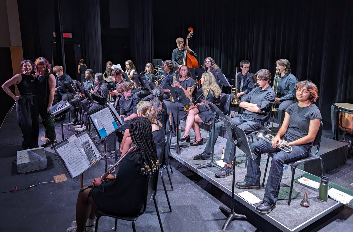 École secondaire catholique E.J. Lajeunesse tweet media