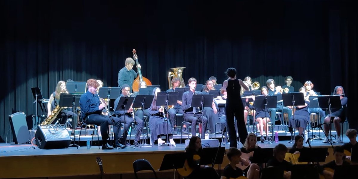 École secondaire catholique E.J. Lajeunesse tweet media