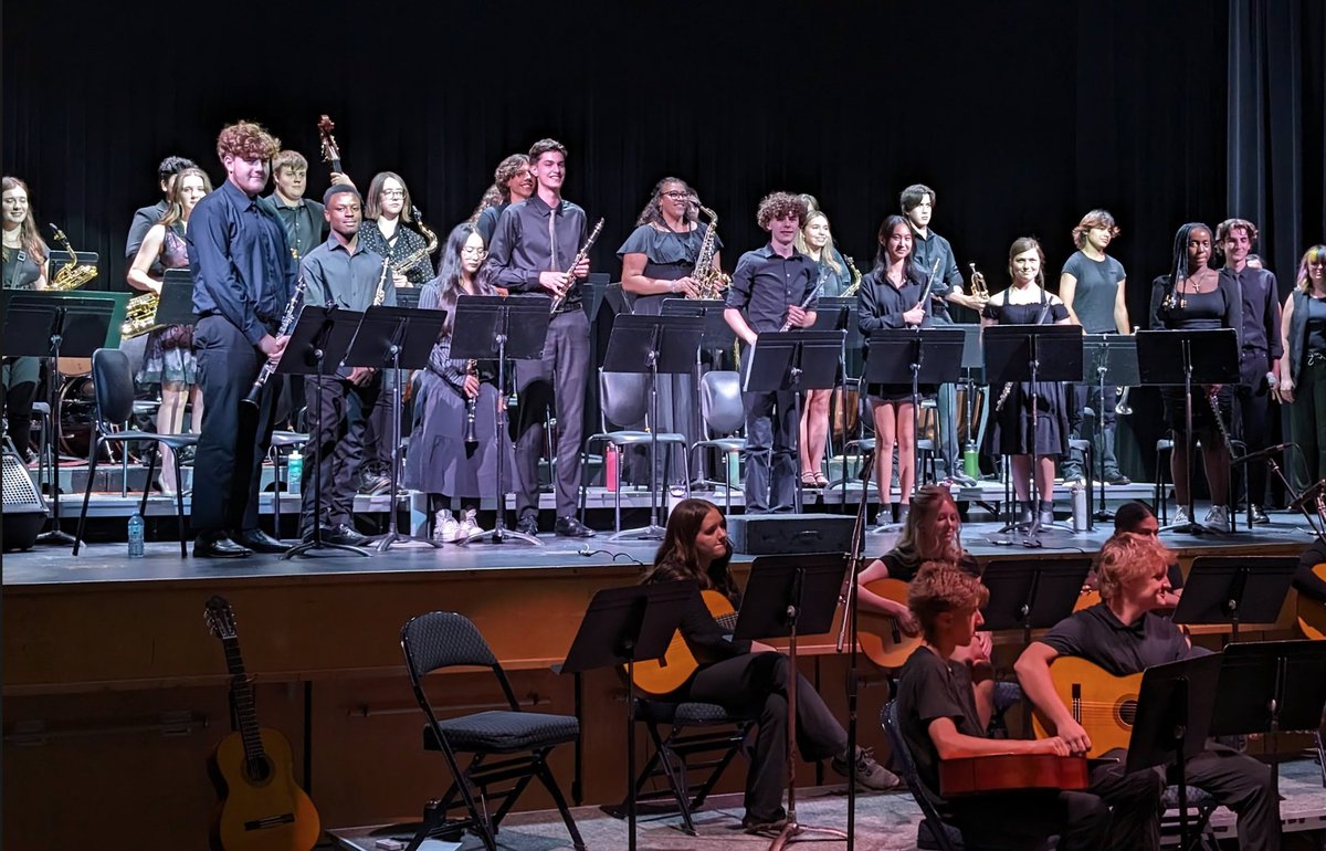 École secondaire catholique E.J. Lajeunesse tweet media