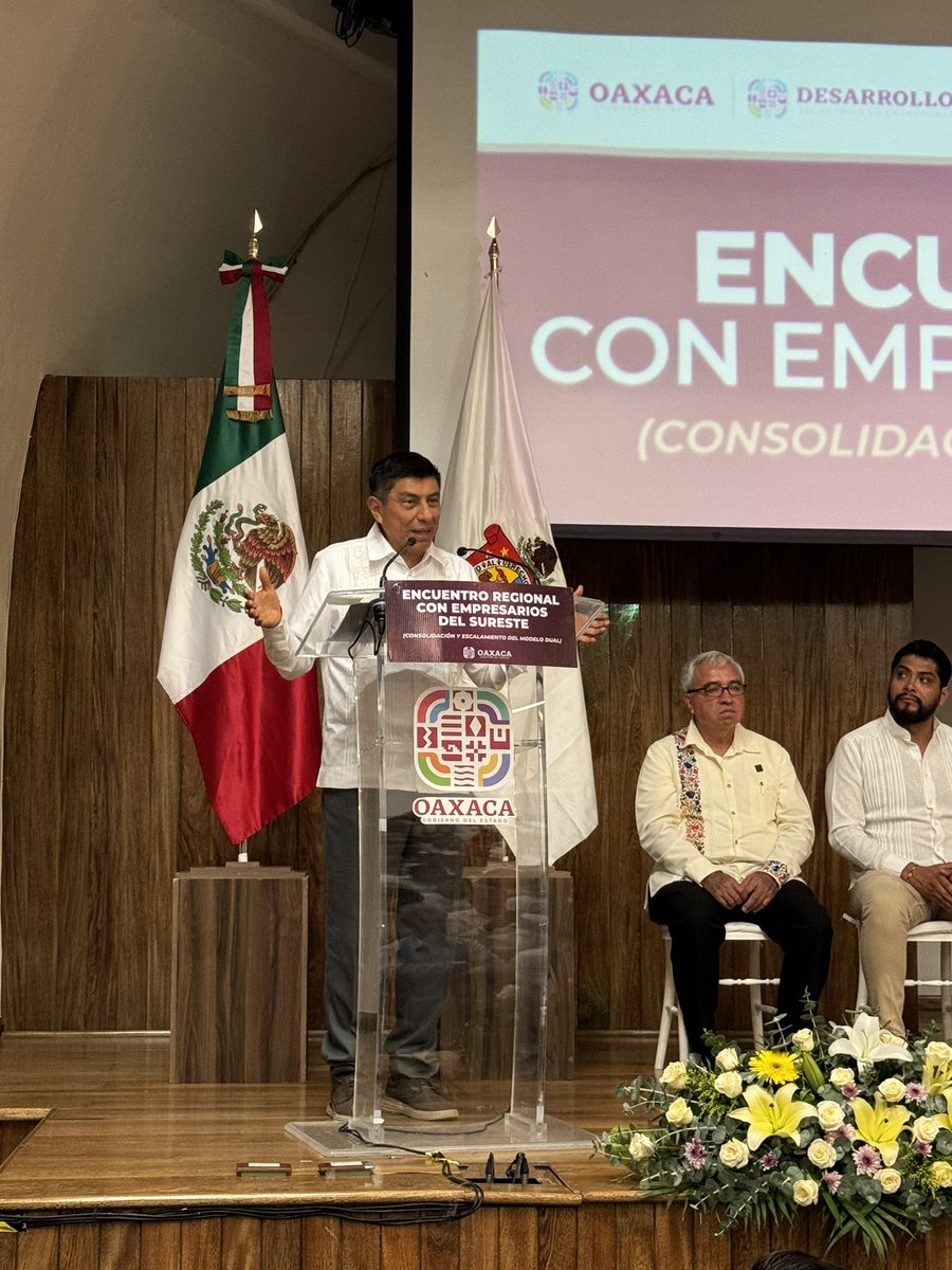 moisescvilla's tweet photo. Excelente día #Oaxaca
Agradezco la invitación de Secretario de @DesEconomicoOax @RaulRuizRobles al encuentro regional con empresarios del sureste, donde es de gran interés para nuestro Sr Gobernador Ing @salomonj y convencido de la importancia del programa de #educaciondual en el estado de Oaxaca para así impulsar el tema #coneducacionhaydesarollo