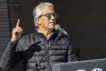 LahitteCarlos's tweet photo. ⏩El Camarada, Juan Castillo, adelantó que evalúan presentar una denuncia ante la Organización Internacional del Trabajo, ante la maniobra contra, el compañero etílico,  Abdala... No te olvides de mencionar que conducía en Pedo, choco 3 autos detenidos y se dio a la fuga
PAYASO!! https://t.co/Rw5LQbesTT