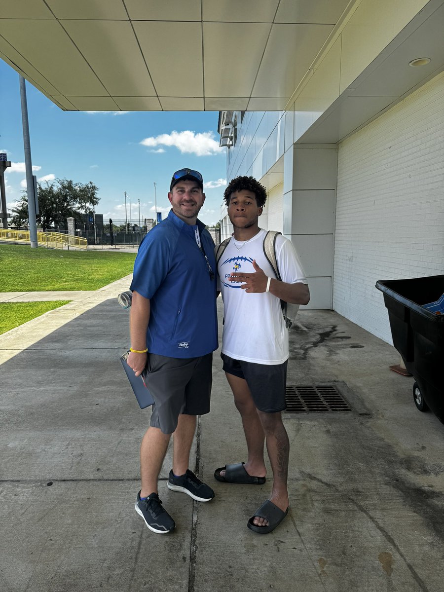 Great day today <a href="/McNeeseFB/">McNeese Football</a> camp! Thank you <a href="/CoachJackson97/">Coach Jackson</a> for the invite! Also thank you coach <a href="/CoachTonyPec/">Tony Pecoraro</a> @neugs1288 for the love!!
