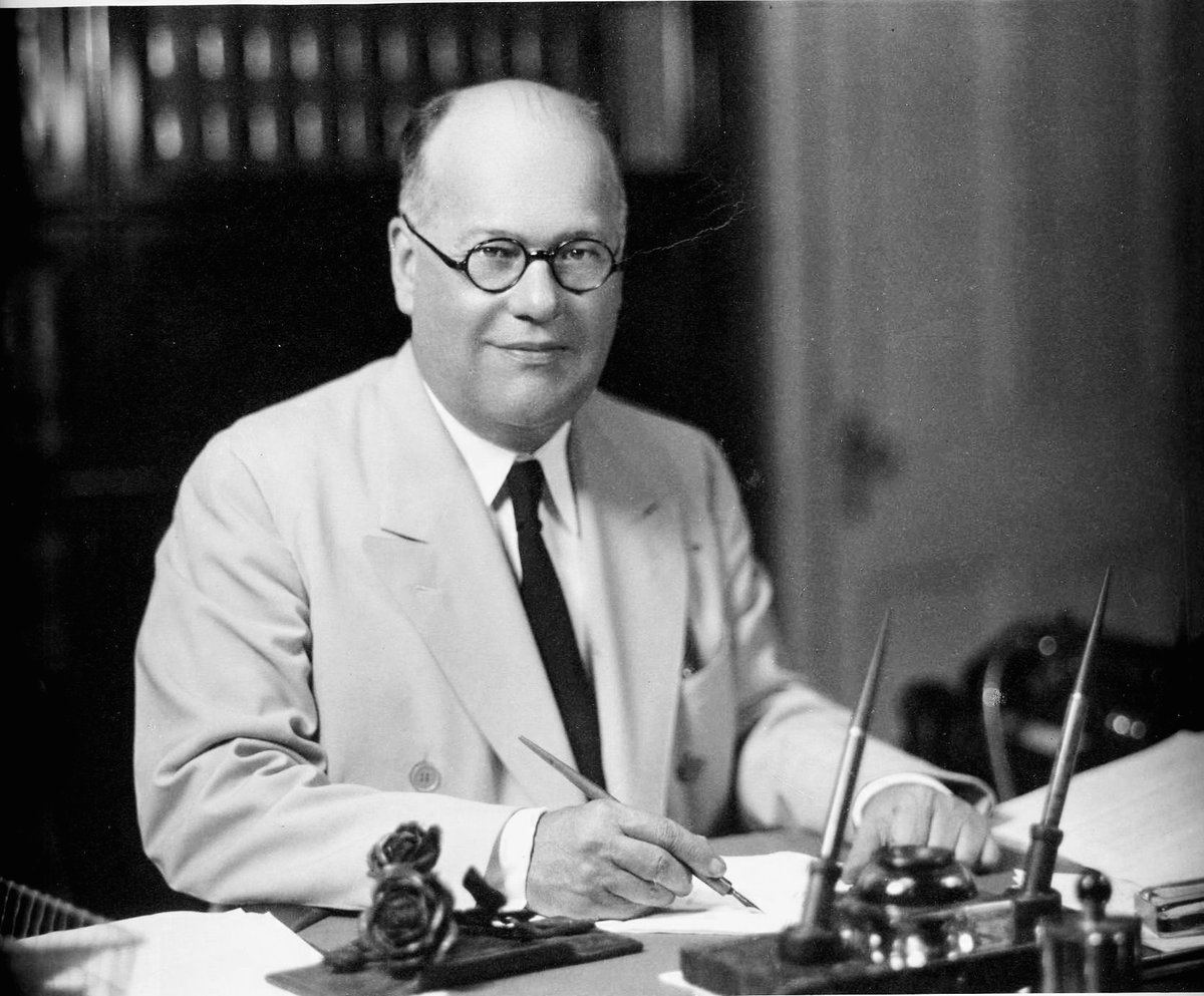 OneHandley tweet media