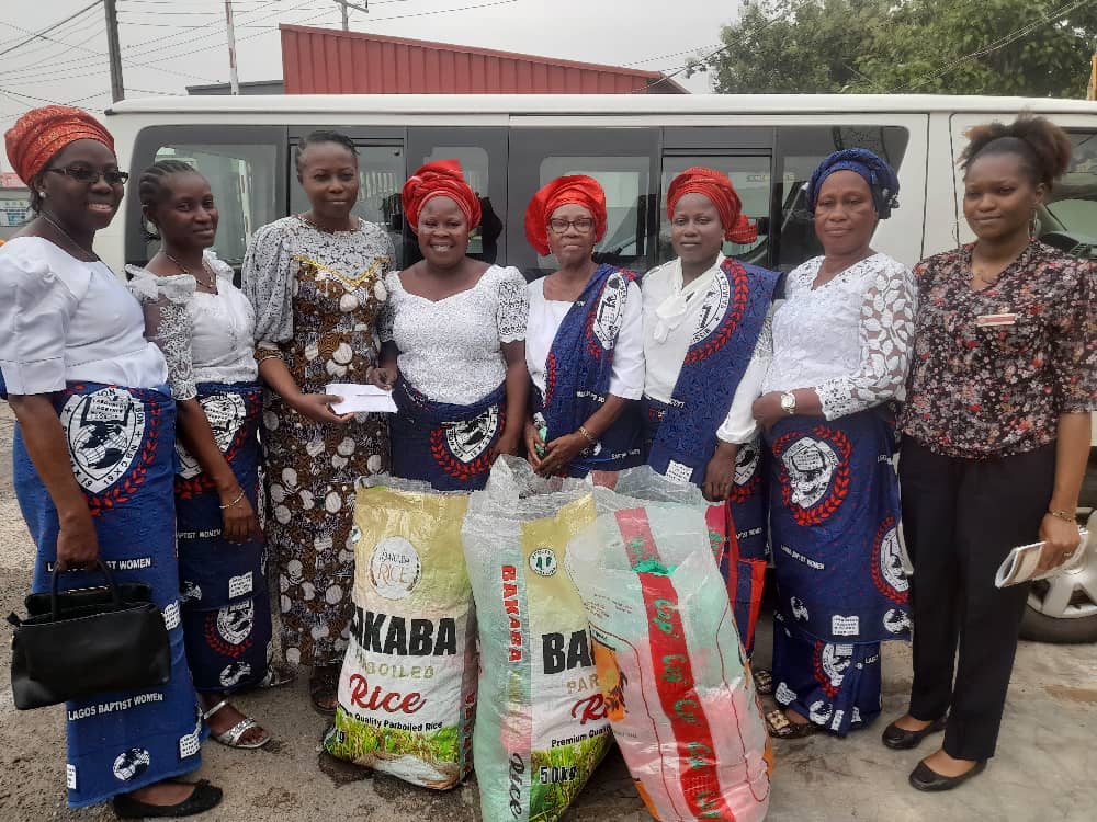 Fbcikeja1's tweet photo. We are Stewards!
Yes! 
Pictures from the Stewardship Outreach of the WMS, First Baptist Church Ikeja. 
Location: General Hospital, Orile Agege, Lagos.
Toiletries were given to patients and there was a donation to assist a baby on continous oxygen therapy.
God bless our mothers! https://t.co/EFuP2owsBT
