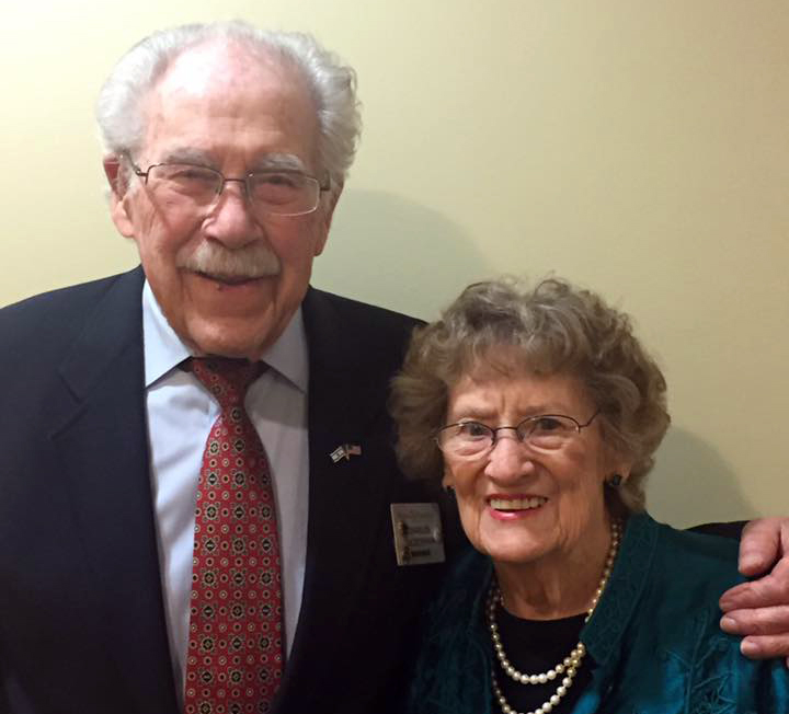 OneHandley tweet media