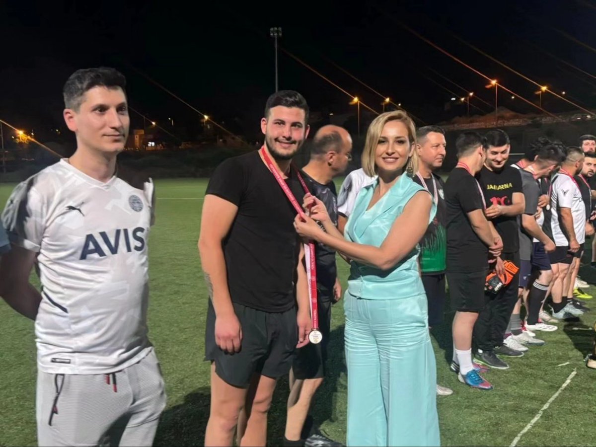 GSB_Denizli's tweet photo. Dereceye giren takım ve sporculara ödülleri İlçe Kaymakamı Serkan Kaya, İlçe Belediye Başkanı Yüksel Kepenek, Gençlik ve Spor İlçe Müdürü Pelin Yalçın, Okul Sporları Şube Müdürü Erdem Aydın ve Spor Faaliyetleri Şube Müdürü Mahmut Kuruoğlu tarafından takdim edildi.🎖️🏆 https://t.co/pF1QH1QrRC