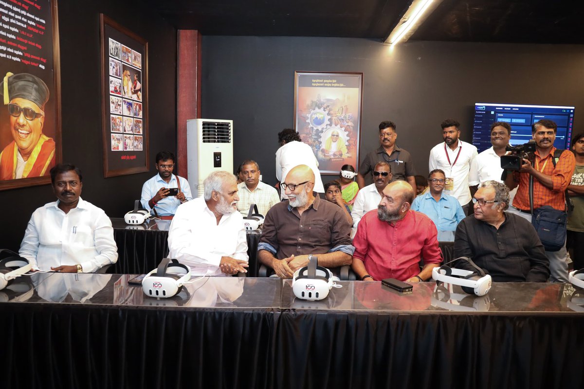 iambkmurthy's tweet photo. காலம் உள்ளவரை கலைஞர் என்ற நவீன தொழில் நுட்ப கண்காட்சியகத்தை 
பிரபல திரைப்பட நடிகர்கள் திரு. சத்யராஜ், திரு. விஜயகுமார், திரு. நாசர் ஆகியோருடன் பார்வையிட்ட போது.
#dmk #minister #sekarbabuminister #sathyaraj #vijayakumar #nassar #bkmurthy #chennai #chennaieast https://t.co/jqILEEGvCJ