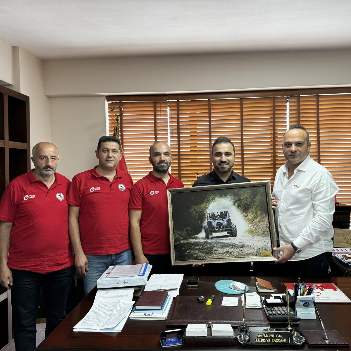 📍Vezirköprü Belediyesi 

Petlas 2024 Türkiye Offroad Şampiyonası 1. Ayak Vezirköprü yarışına ev sahipliği yapan çok kıymetli Vezirköprü Belediye Başkanımız Sayın <a href="/avmuratgul55/">Murat GÜL</a> ’e teşekkür ziyaretinde bulunduk. 
.
.
<a href="/TOSFED/">TOSFED</a> <a href="/metinyilmazmy/">Metin YILMAZ</a>