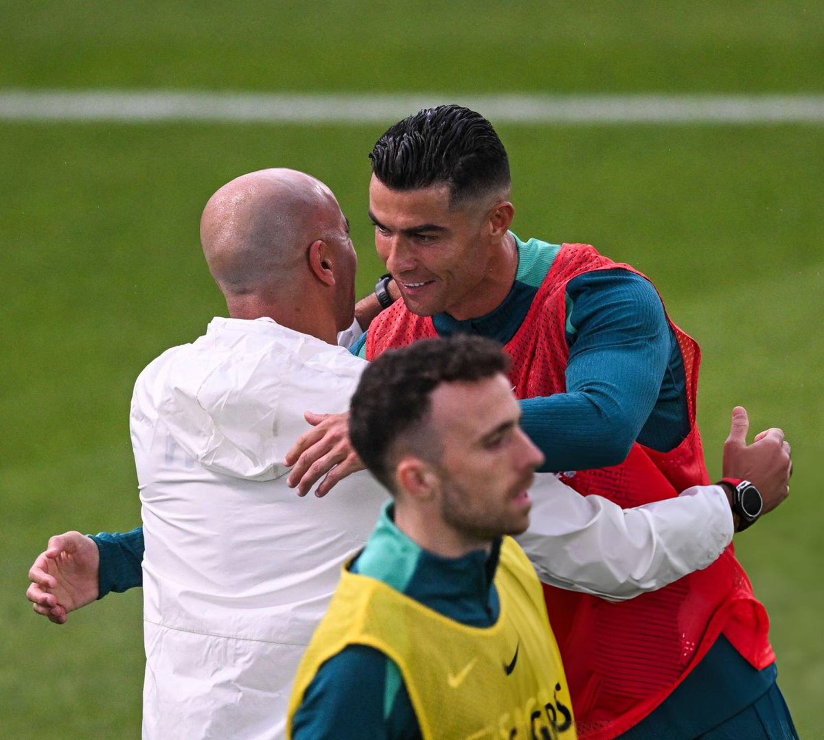 CristianoXtra_'s tweet photo. Cristiano Ronaldo and Roberto Martinez.❤️🇵🇹 https://t.co/dtBRwFrsxh