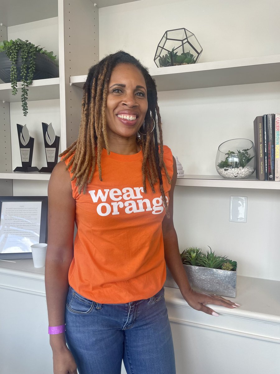 FerrellZabala's tweet photo. Today, I #WearOrange to honor Hadiya Pendleton, and every other victim &amp; survivor of gun violence. 

All the orange you’ll see this weekend is a testament to the power of our movement. @MomsDemand &amp; @StudentsDemand will never stop fighting for the safer future we deserve🧡 https://t.co/jwxZsNZAIE