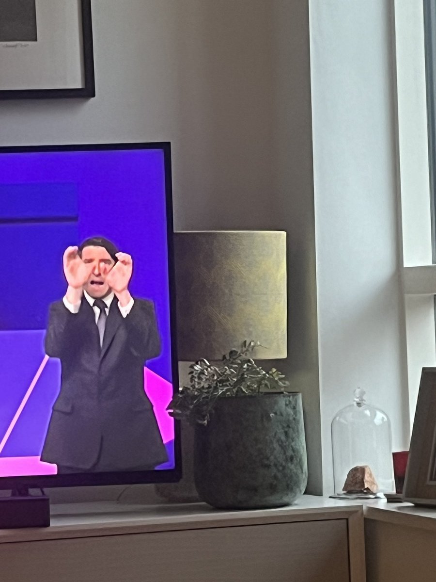 2 things to note  about the #debate this evening. Penny’s static hair and this magnificent legend.

The rest is meh.
#bbcdebate