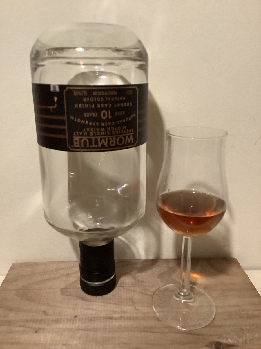 1_womans_whisky's tweet photo. Friday night #bottlekill. Farewell Wormtub 10.
#flange #fridaydram #drinkup https://t.co/7TOaIOnlvY