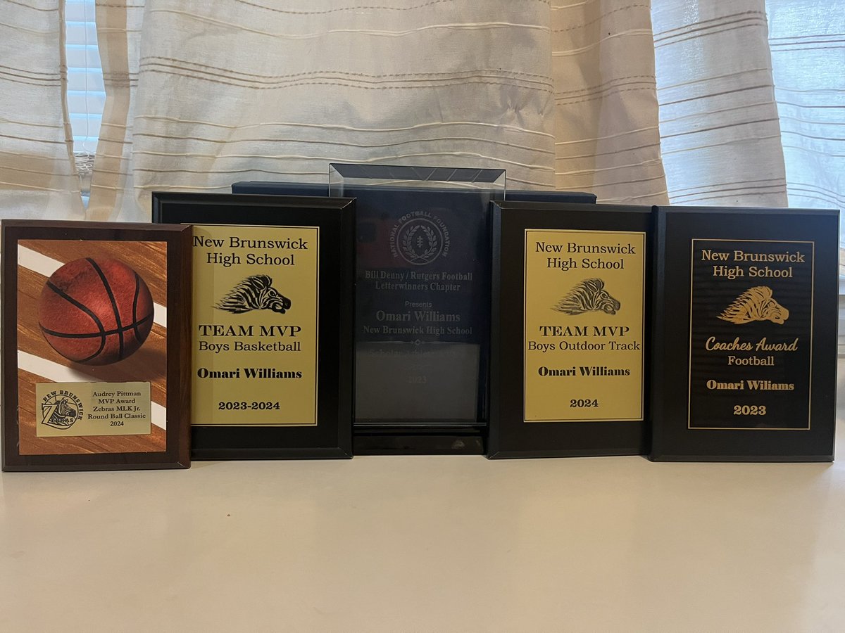 52problemz__'s tweet photo. Year 4 ✅ great way to end my High school Athletic Career ❤️ Next Chapter awaits ⏳ https://t.co/2MP6wnB0mc