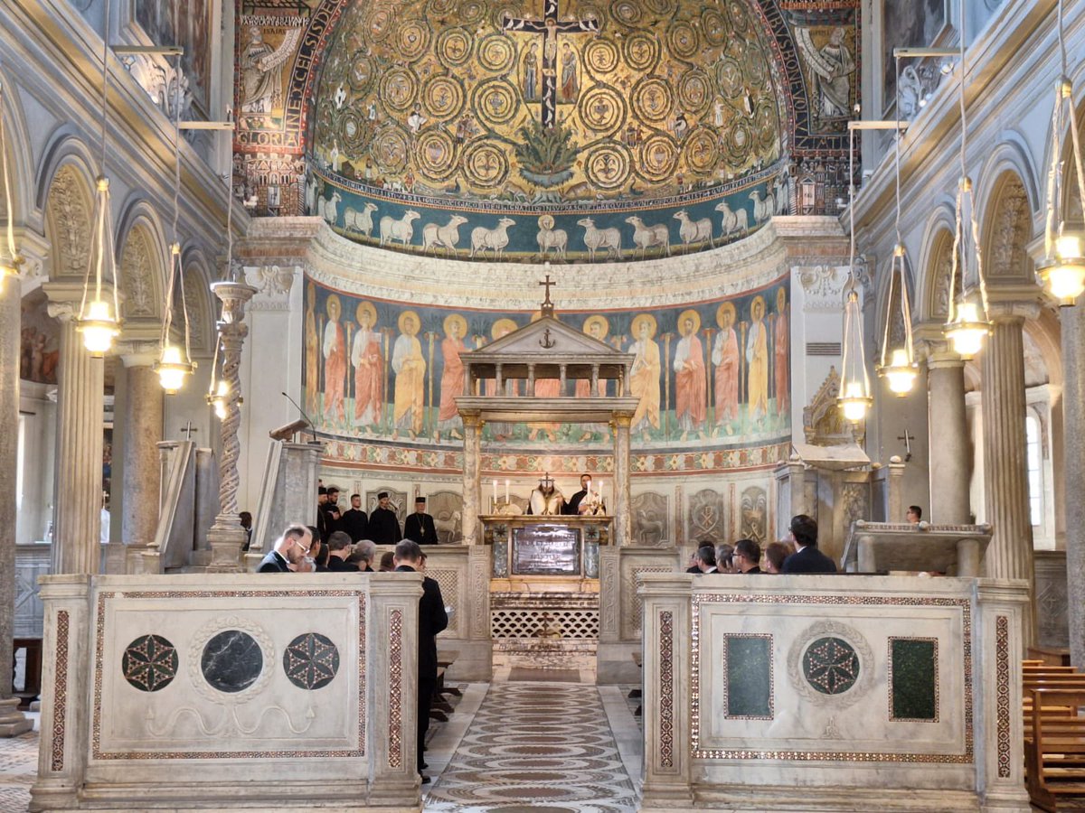 SlovakiaHolySee's tweet photo. Privat audience of 17🇸🇰bishops with Pope Francis @Pontifex joint prayer Moleben to Saints Cyril&amp;Methodius at tomb of S. Cyril in Basilica di S. Clemente&amp;Holy Mass in Basilica di S. Paolo, concluded Slovak " Ad limina apostolorum" in Vatican🇻🇦🇸🇰 @TKKBS https://t.co/KldH84rfFI