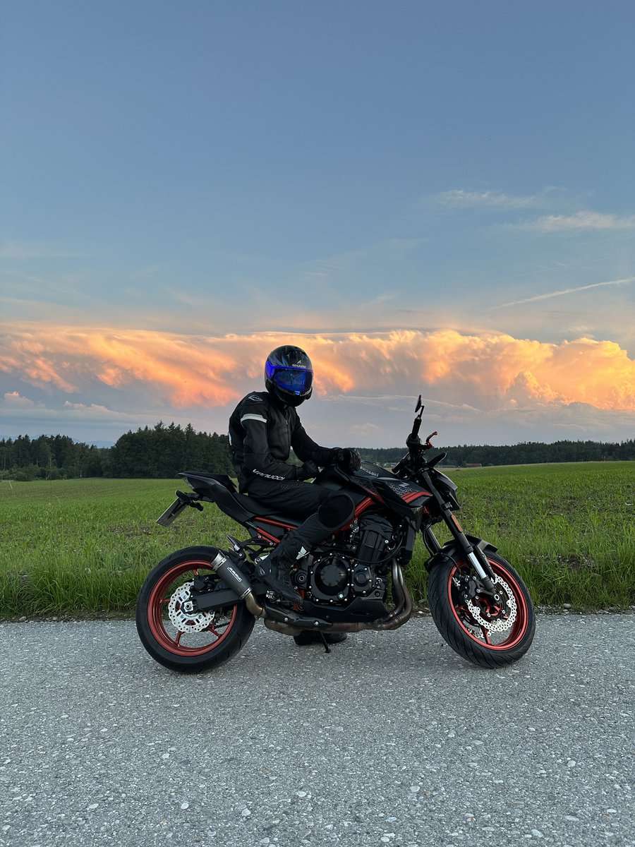 knownaskrain's tweet image. Finally i can announce that i fucking ride a bike. So happy i did it and got my own Bike!