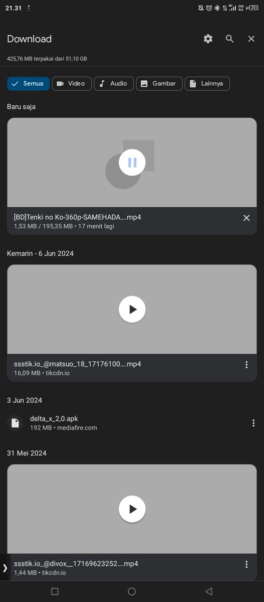 ZombiesZZombies's tweet photo. @JenniYukime Downloading Anime? https://t.co/MoXpOm1cIe