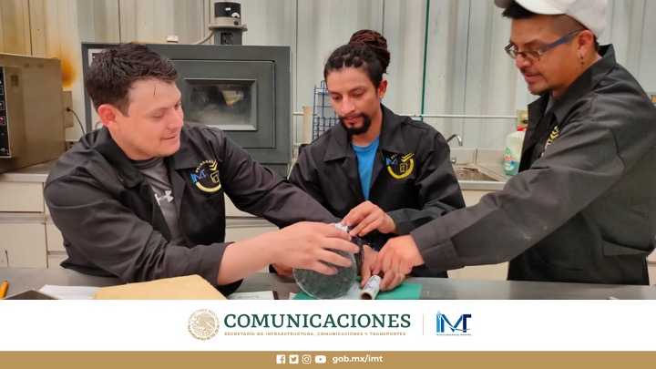 IMT_mx's tweet photo. #CursosIMT | Esta semana se llevó acabo el curso práctico para laboratoristas en la en la categoría Mezclas Asfálticas NI y II [M] en los Laboratorios de Infraestructura del IMT, de la Coordinación de Infraestructura de Vías Terrestres. https://t.co/pDUCSwwd2u