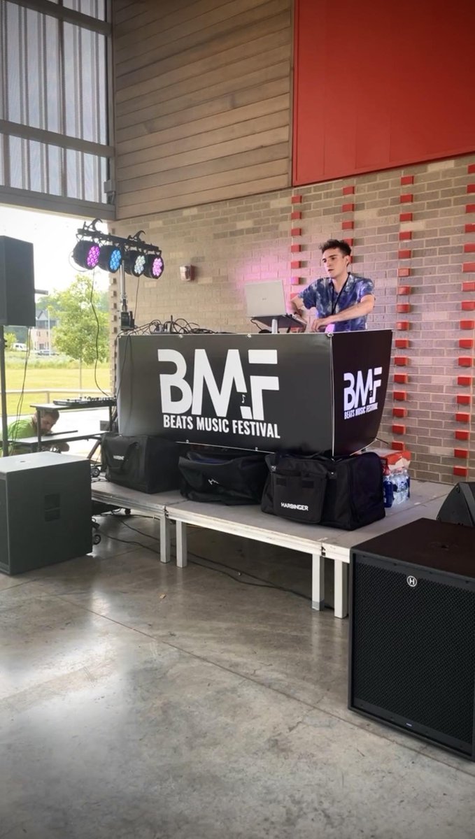 BMF_OKC's tweet photo. Ember.wav brought Beats Music Festival 2024 to a close as the final solo stage performer with his creativity and passion for music on full display 🎹

#BMF #BeatsMusicFestival #BMF2024 #emberwav https://t.co/oY1ciaUzJN