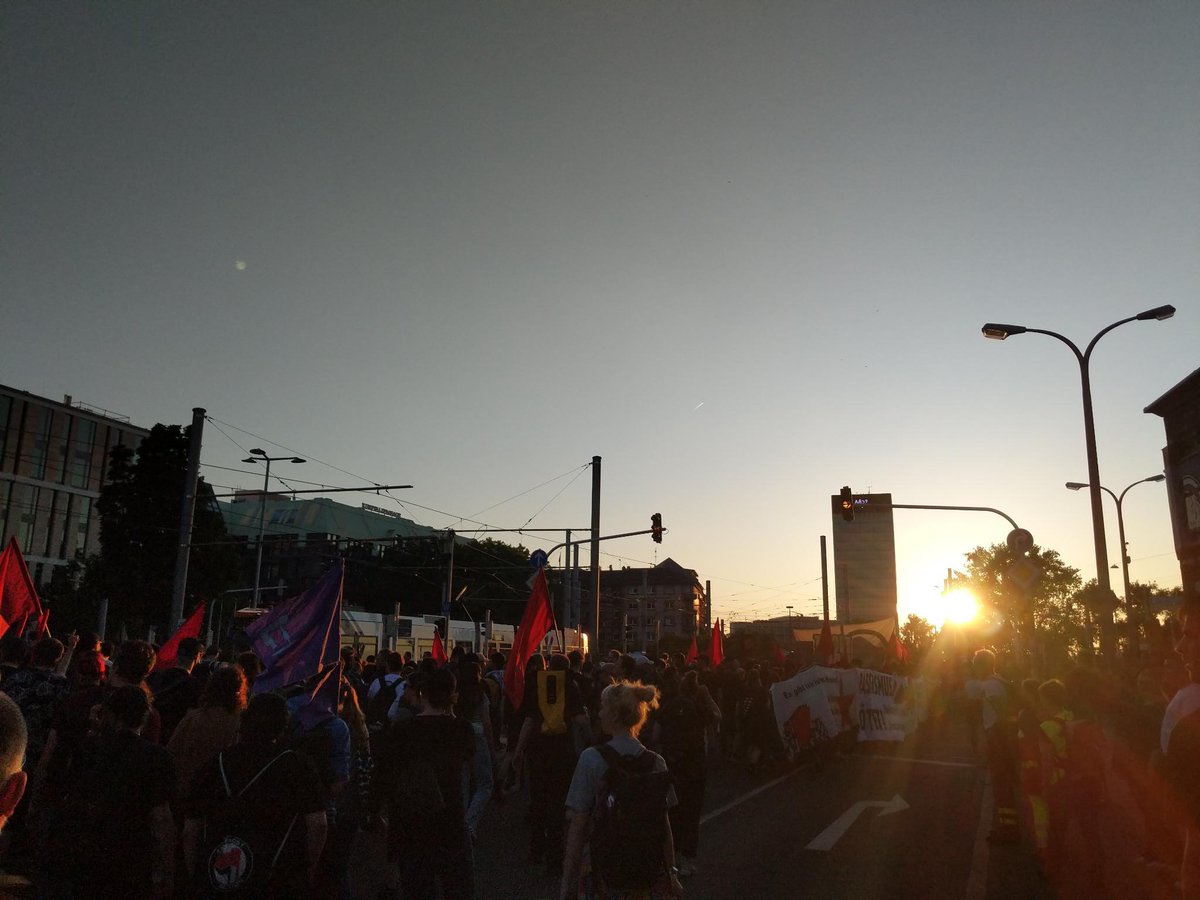 Danke an alle die heute da waren. Der Tag war ein voller Erfolg. Wir wären ca. 10 mal mehr als die Faschos, für die der Tag ein kompletter Flop war. #ma0706 #fckafd