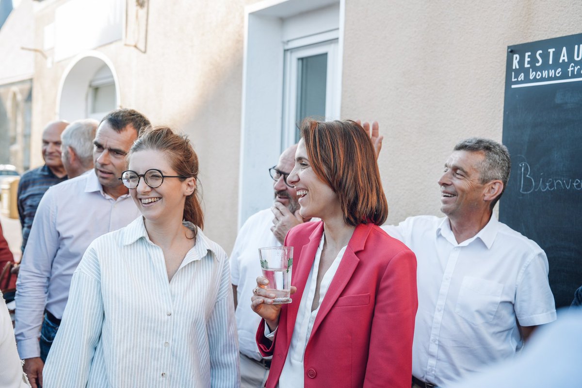 ValerieHayer's tweet photo. J’ai passionnément aimé cette campagne. À Sainte-Cérotte, nos dernières discussions publiques ont été d’un enthousiasme communicatif 🥰

Ce soir dans la Sarthe avec @MFesneau, @auroreberge, @MDesjonq et @EricMartineau72 comme partout en France, jusqu’à minuit, on convainc ! 🇪🇺 https://t.co/4mUgNvqqpX