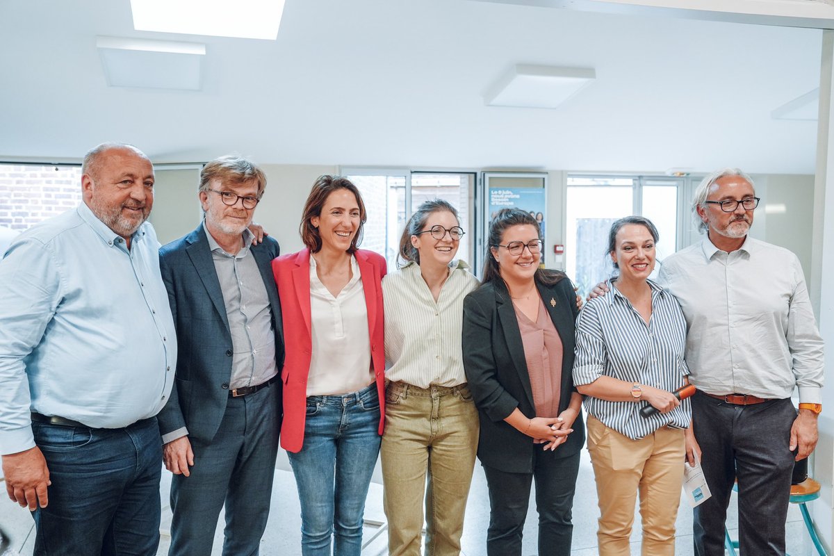 ValerieHayer's tweet photo. J’ai passionnément aimé cette campagne. À Sainte-Cérotte, nos dernières discussions publiques ont été d’un enthousiasme communicatif 🥰

Ce soir dans la Sarthe avec @MFesneau, @auroreberge, @MDesjonq et @EricMartineau72 comme partout en France, jusqu’à minuit, on convainc ! 🇪🇺 https://t.co/4mUgNvqqpX