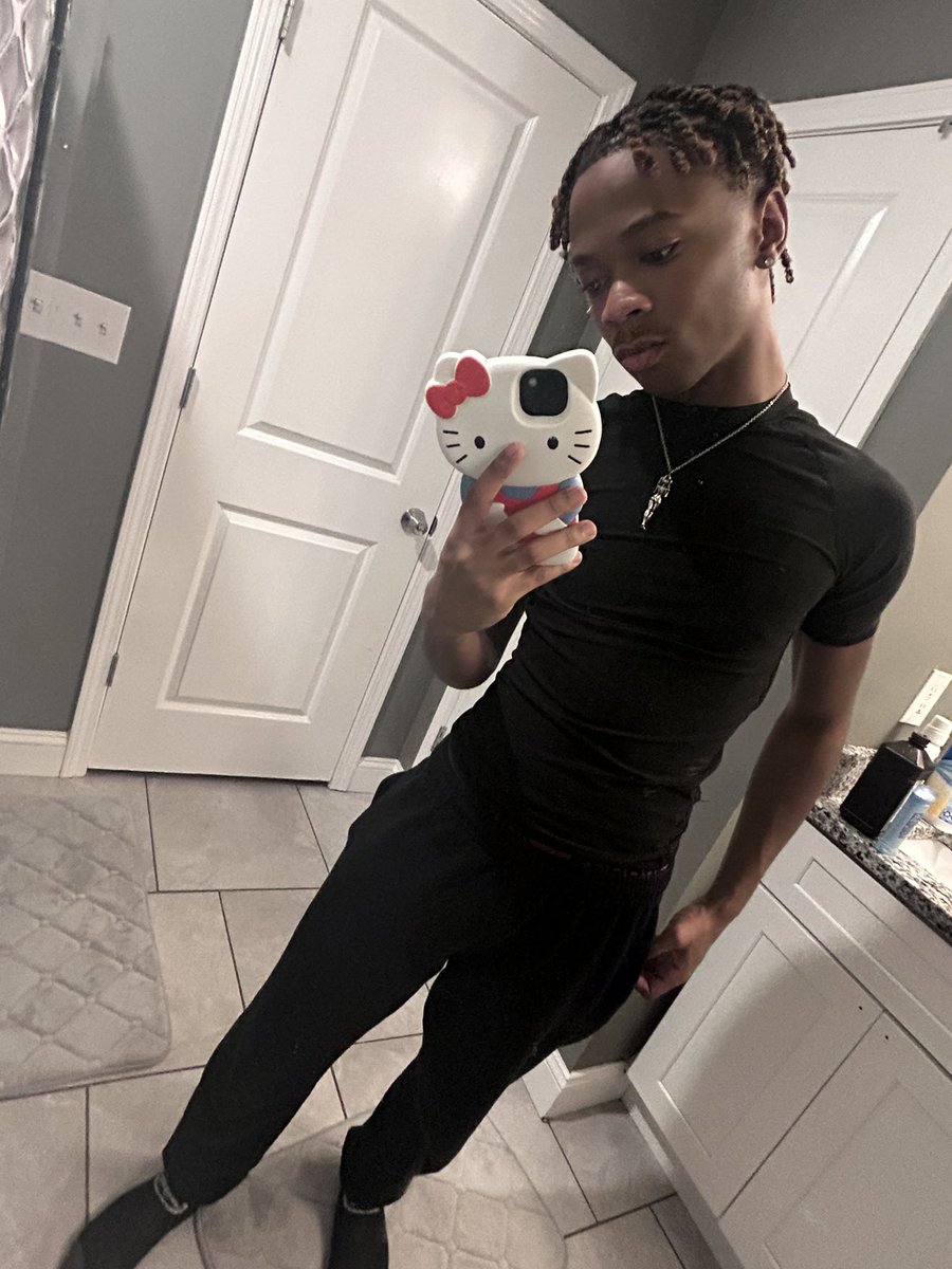 Dresexuall's tweet photo. Princess trade https://t.co/LEdtgmIae8