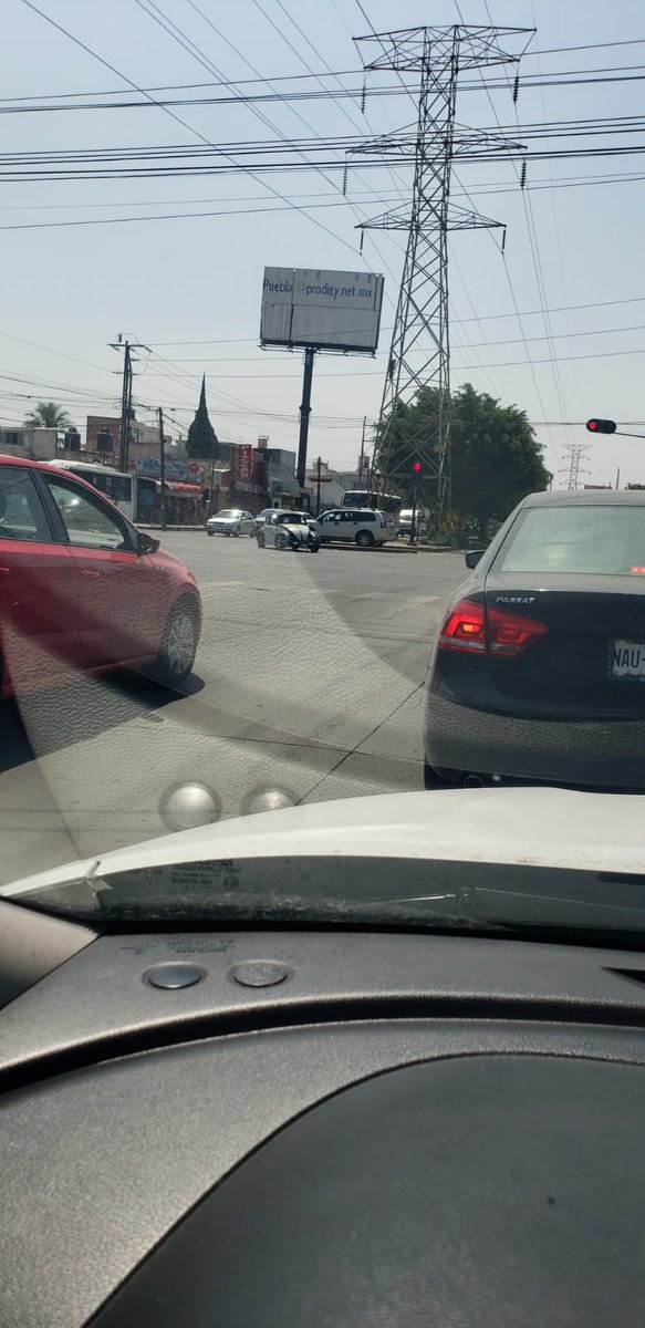 cdavidml's tweet photo. @JCarlos_Valerio @carlosmartinh @aztecapuebla @SSPGobPue @MTGobPue @SSPTM_Puebla @PueblaAyto @TraficoPuebla @Gob_Puebla Esto pasa seguido en 11 sur y Av. de las torres, motos y carros ocupan el PASO PEATONAL para dar vuelta prohibida, urge atención y arreglo. https://t.co/LpRmNDDjCW