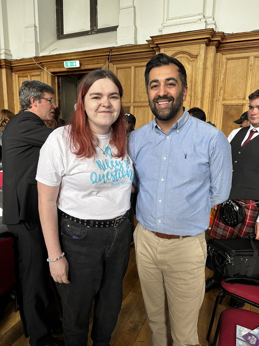 CJayQuigley's tweet image. It was good to see former first minister @HumzaYousaf at the Old Govan Fair and chat to him about @RileysQuestion and about ‘What makes a Family’ and ‘What are Riley’s Pronouns’