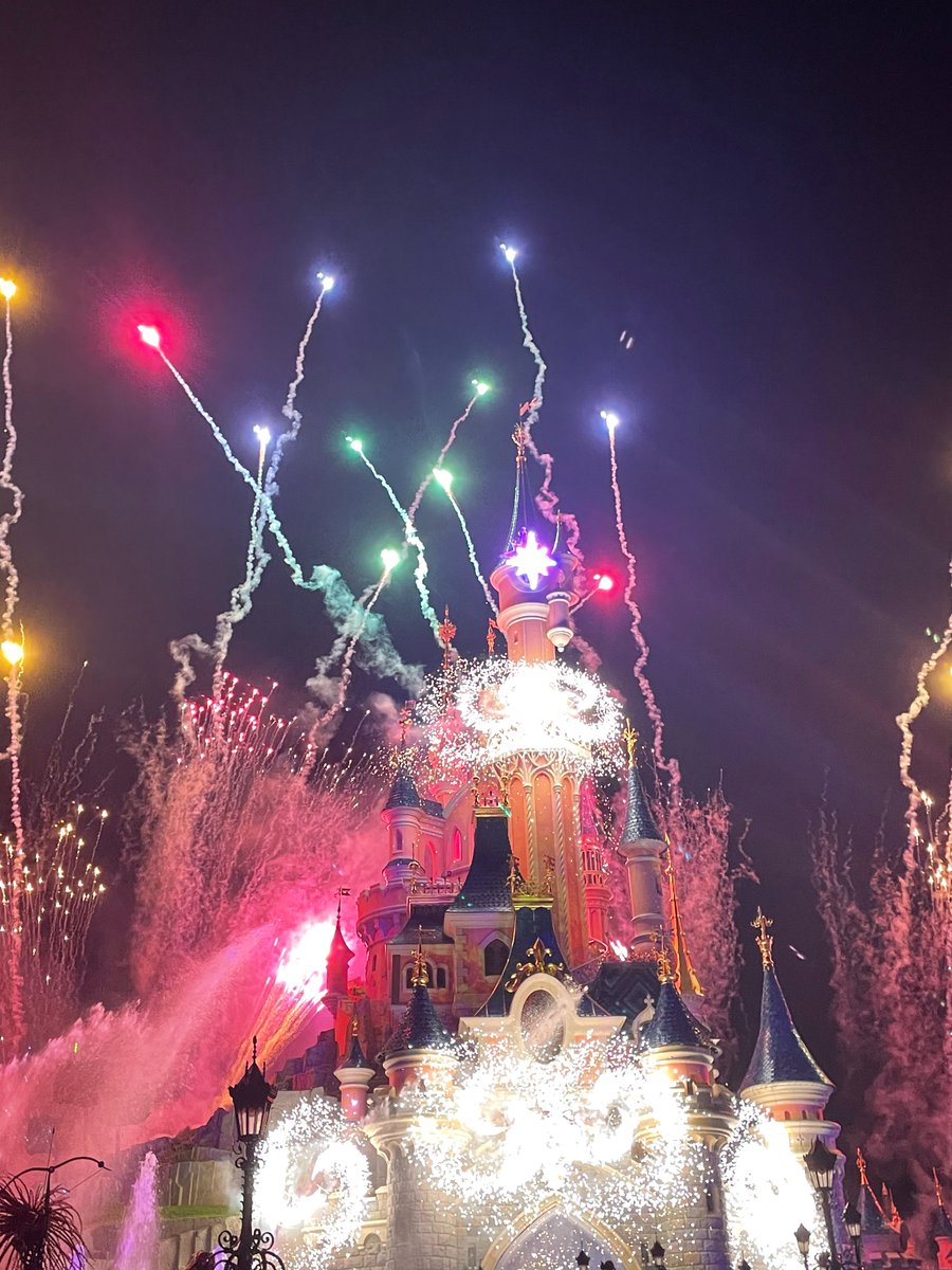 magicdlp_de's tweet photo. Heute Abend könnten wir auf ein Runde Illuminations und Ihr so???

#Disneylandparis #magicdlp https://t.co/VJ1RKkDOdx