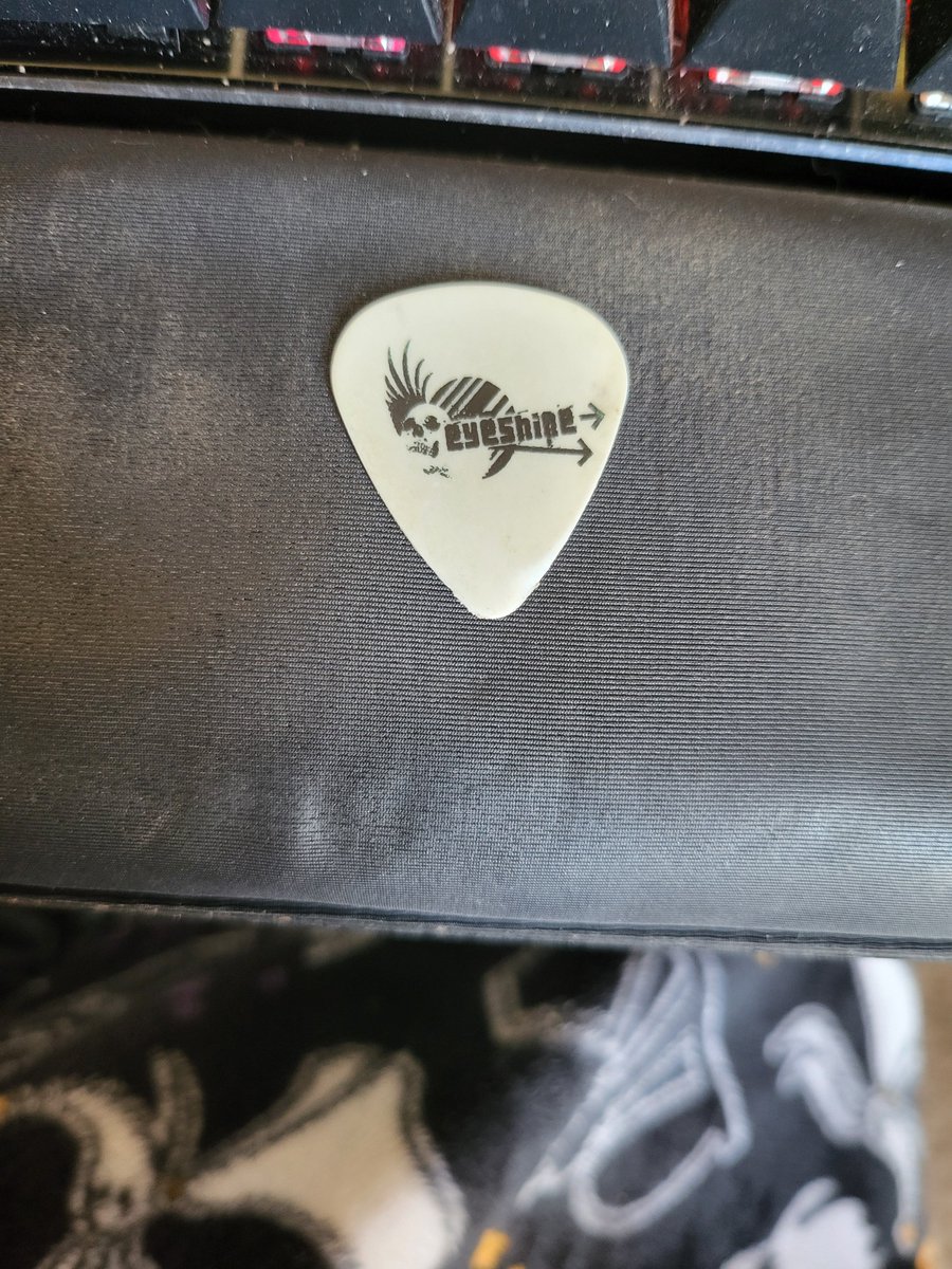 DragonNinja92's tweet photo. @johnnyyongbosch found this while we were moving. Thank you again for helping me propose to my gf, now wife! Been together 10 years now, with 2 sons(5 and 4). https://t.co/mGAynaEhQz
