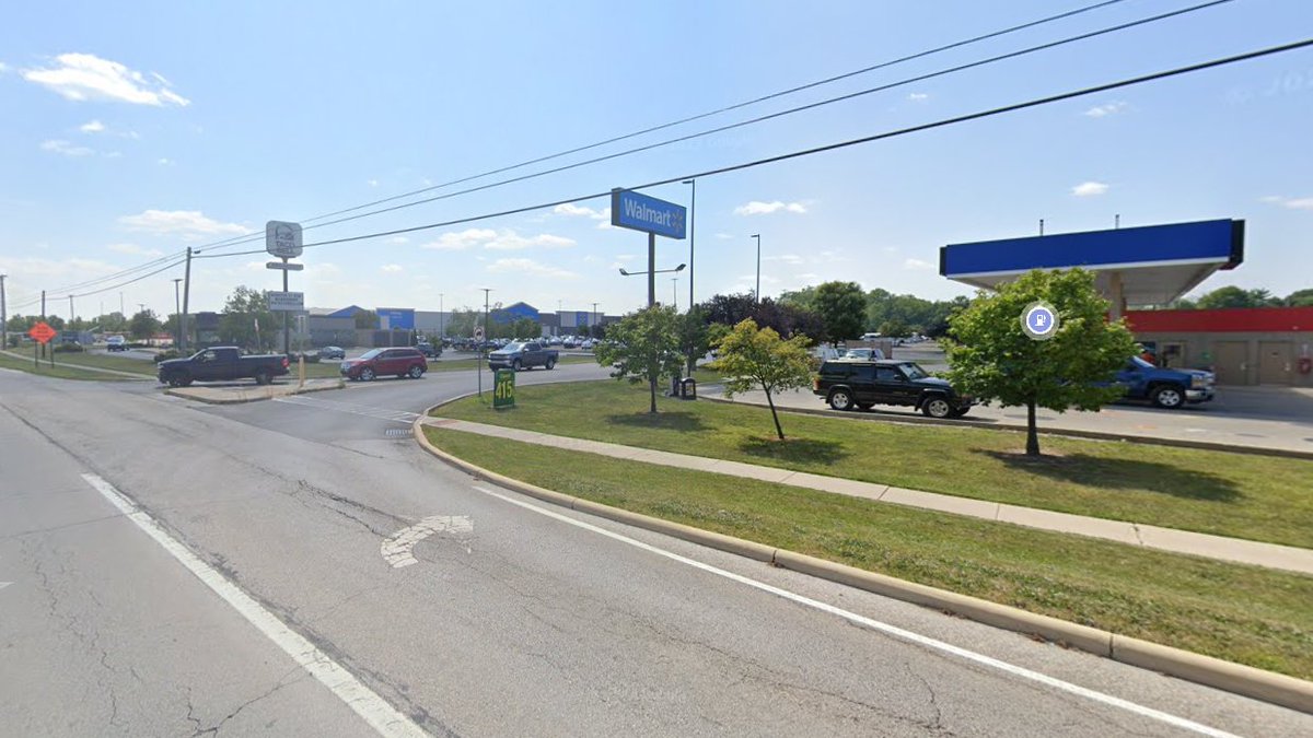 talking_cities_'s tweet photo. I love living in Bowling Green, Ohio and the city is fairly walkable. The one thing holding me back from going mostly car-free is that all the grocery stores are on the edges of town in un-walkable strip malls or industrial parks. #commercialrealestate #unwalkable https://t.co/4Wh7tE0yLi