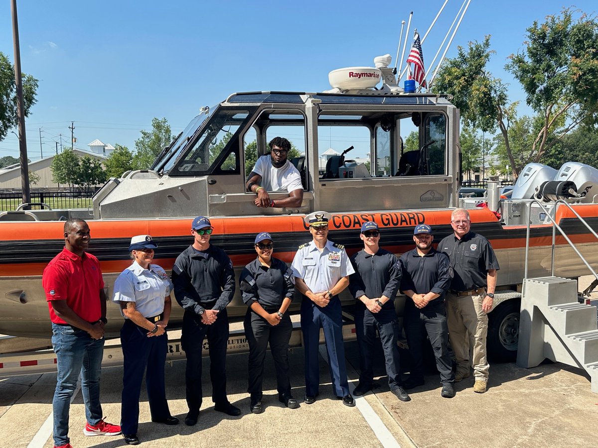 ReadyHarris's tweet photo. Staying informed is the best way to ensure your family acts in an emergency. Thank you to @USAA, the @USCG, and @HoustonTexans defensive end, Will  Anderson Jr., for visiting us @houstontranstar and speaking on the importance of preparing for hurricane season. https://t.co/QEkhdowt4o