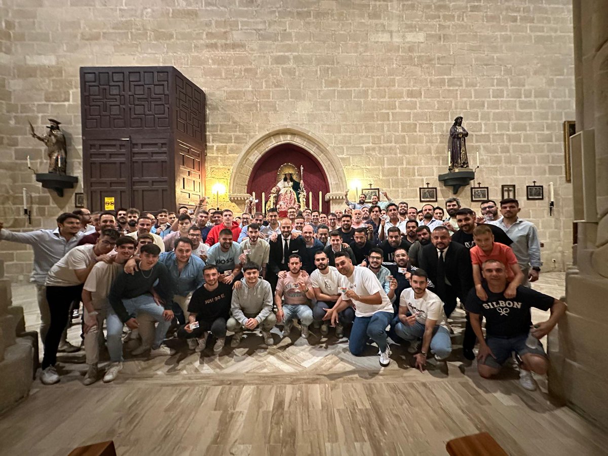 PastoraSDi's tweet photo. #40DÍASDEGLORIA I En estos momentos comienza la igualá en nuestra parroquia de San Dionisio. Más de 100 personas llenan en estos momentos los bancos para aspirar a ser los pies de la Divina Pastora y comienza con los amigos de la tertulia "Con la venía"
#PastoraSD👒⚜️ https://t.co/2vwwCpcZhN