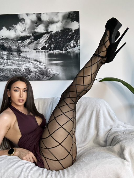 Do you like my legs Yes No? https://t.co/owQ3fwCA9A