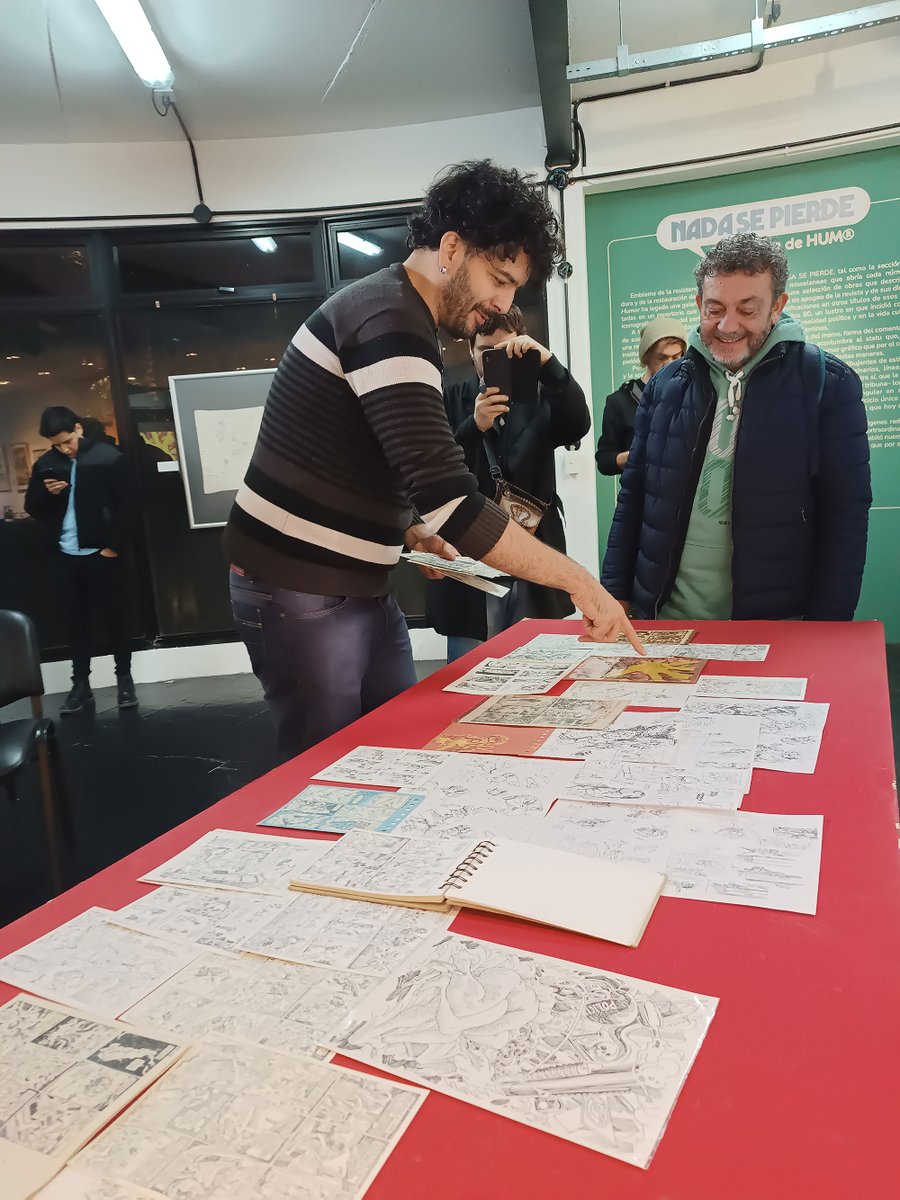 Este 3 de mayo pudimos llevar a cabo la presentación del último libro de la editorial, Ninguna historia feliz, primer obra integral de este artista genial que es Carlos Dearmas. 
Quedan algunas fotos, videos y la charla completa que subió la biblioteca:

youtube.com/watch?v=hH6sJu…