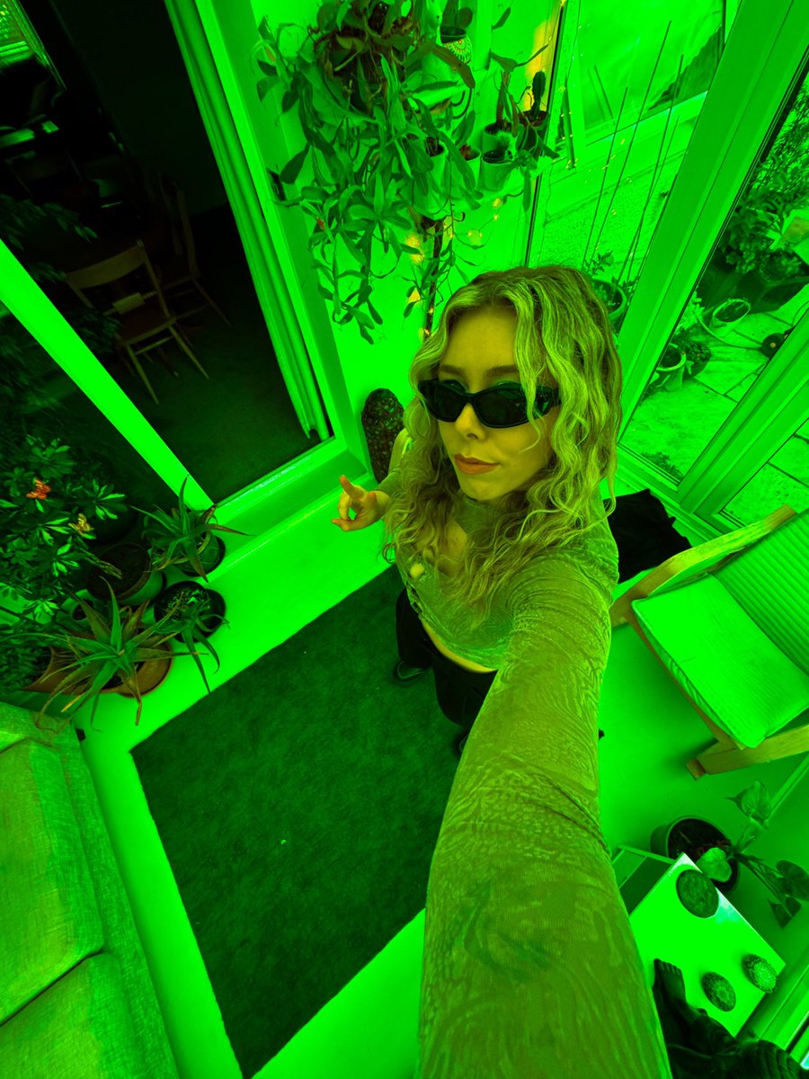 I wanna dance with GEORGE 💚 #partygirl