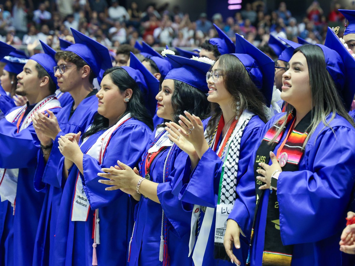 SAISD's tweet photo. 🎉 Congratulations to our Jefferson High School graduates who walked the stage yesterday at Freeman Coliseum!
🎉 ¡Felicidades a nuestros graduados de Jefferson High School que cruzaron el escenario ayer en el Freeman Coliseum!
#SAISDFamilia #SAISDGraduation #Classof2024 https://t.co/cLO5MtC1Lv