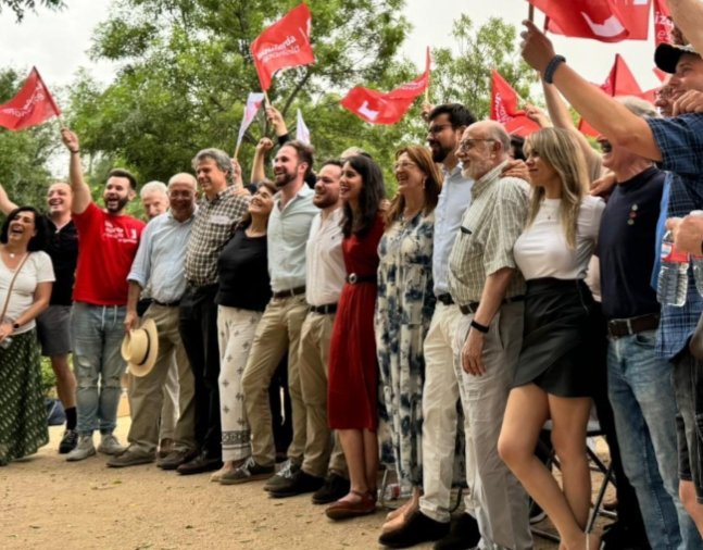 Paulafraga__'s tweet photo. Pan, techo, trabajo. Y soberanía nacional. 

Porque la causa de la unidad de la nación española es la causa de la unidad y fuerza de la clase trabajadora. Ideas claras que debemos llevar a las instituciones. 

Comencemos el domingo, 9J, votando por @izquierdaesp. https://t.co/5TEmpTAxJI